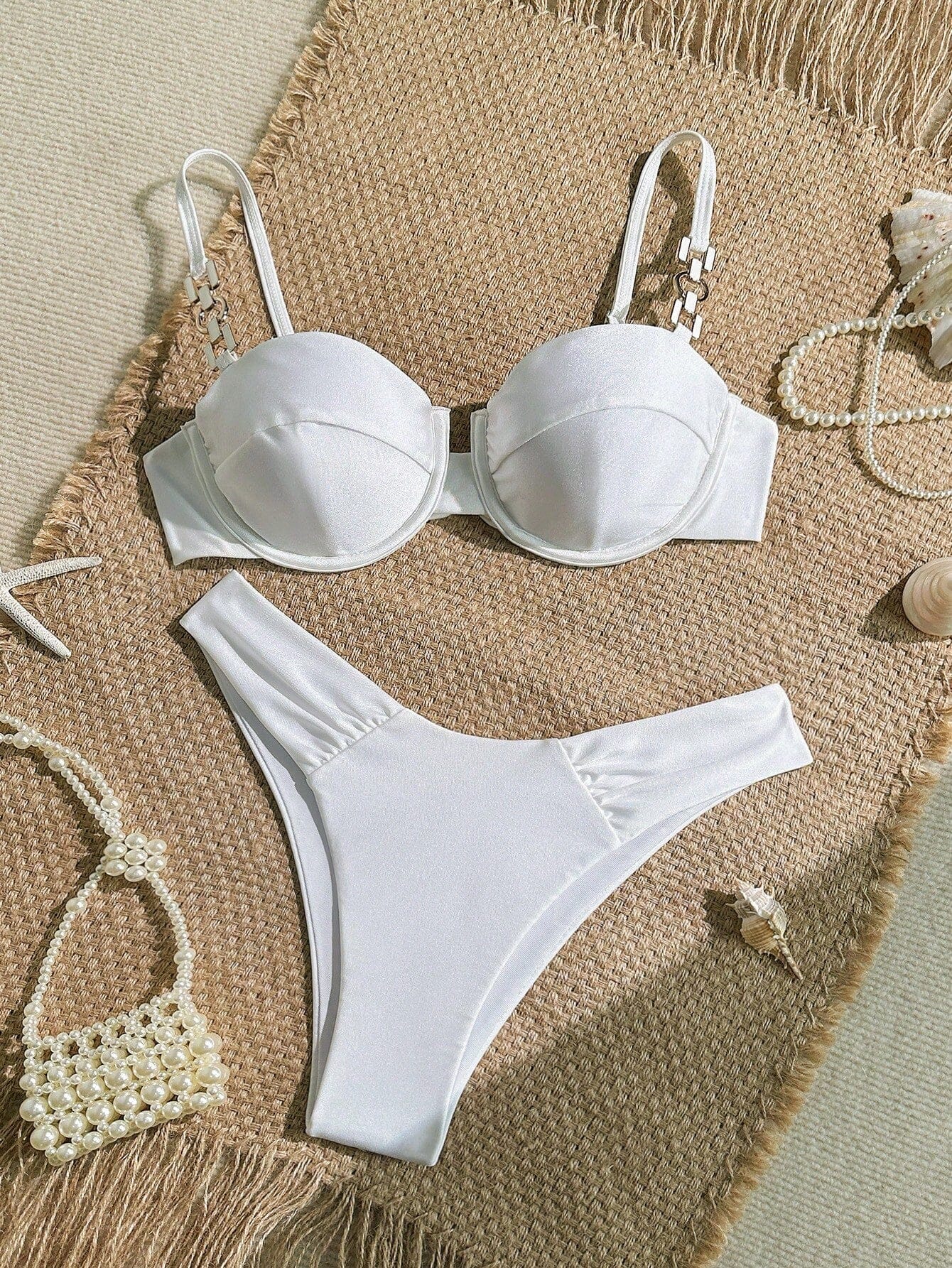 Luxus-Bikini Curve mit Premium-Kette