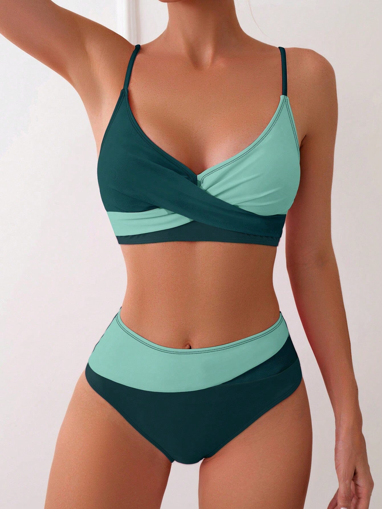 Geripptes Bikini-Set Duo mit Raffiniertem Ausschnitt