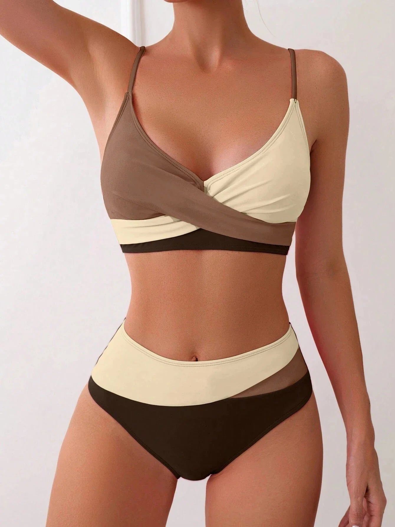 Geripptes Bikini-Set Duo mit Raffiniertem Ausschnitt